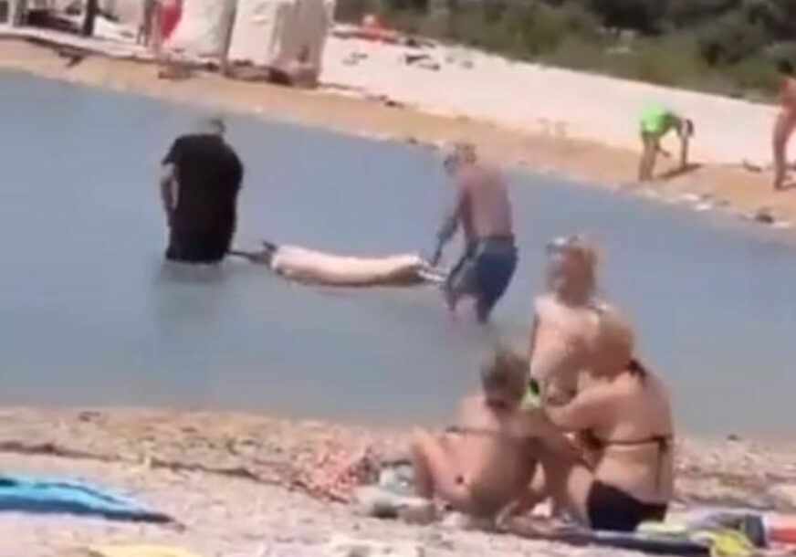 (VIDEO) PAROLA – SNAĐI SE Prase na ražnju unijeli u more, pa