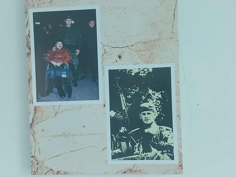 Bijeljina: Otvorena izložba ratnih fotografija „Brčanski zid“ (FOTO)