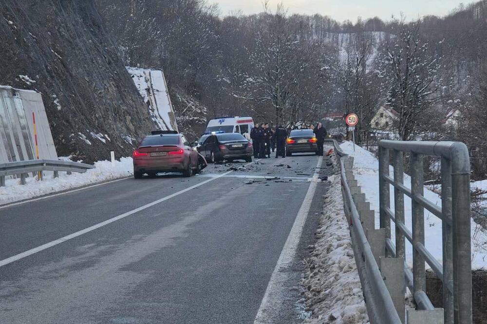 Povrijeđena tri policajca iz pratnje premijera Spajića
