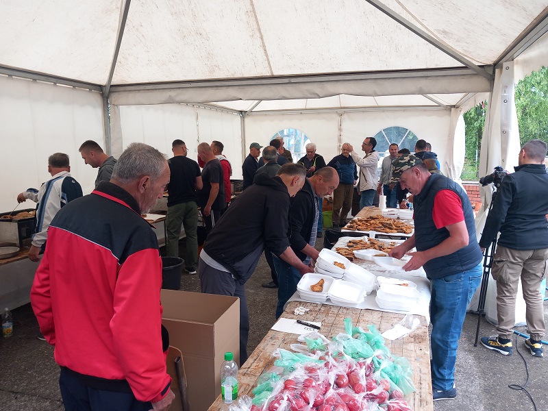 Bijeljina: Pripremili 330 posnih obroka za socijalno ugrožene (FOTO)