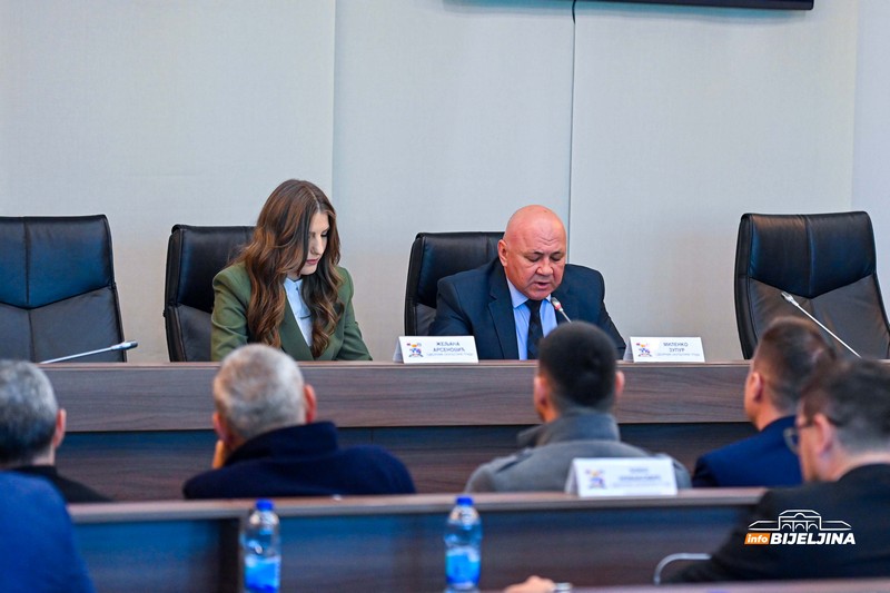 Arsenovićeva: Petrović se neprimjerno ponaša tokom skupštinskih sjednica (VIDEO)