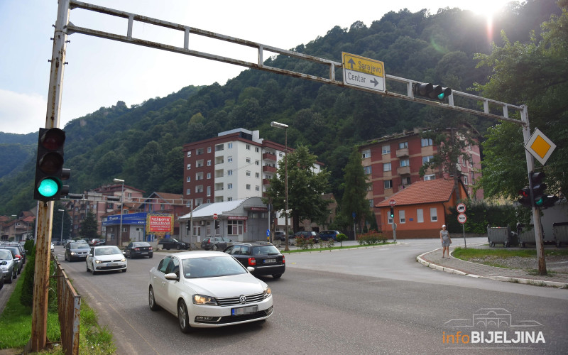 AMS upozorava vozače: Gužve na granicama i brojni radovi širom BiH