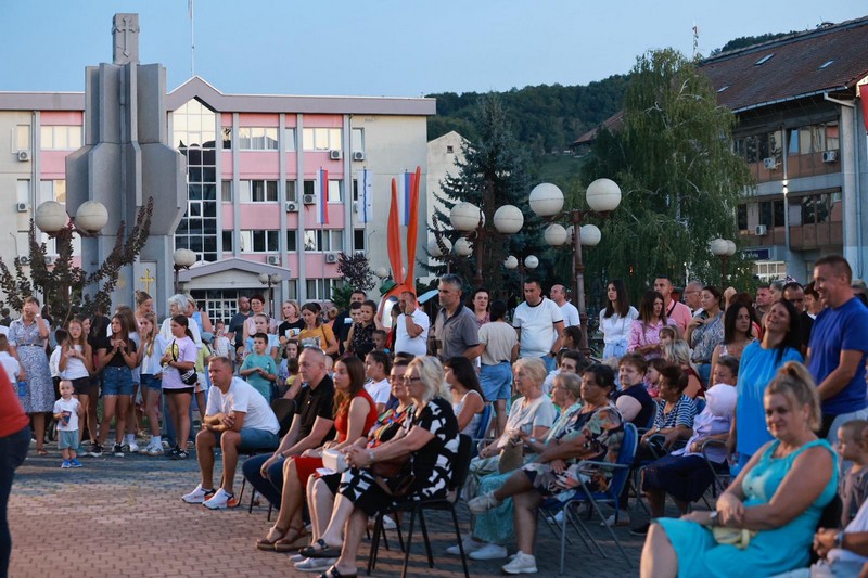 Ljetnje večeri Ugljevik 2026. zatvorene uz muziku, folklor i brojnu publiku (FOTO)