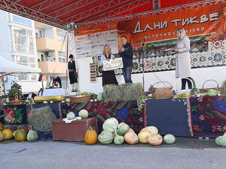 Tikva teža od unučadi! Milanko iz Foče pobijedio na „Danima tikve“ u Istočnom Sarajevu