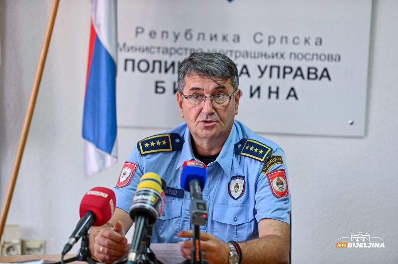 Ko plaća štetu vozačima zbog rupa na putevima u Bijeljini: Advokat objasnio sve detalje (FOTO)