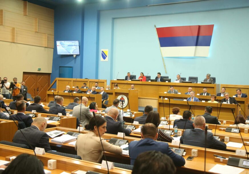 Završena skupštinska rasprava: Vladajuća većina ne odustaje od namjere da kriminalizuje klevetu