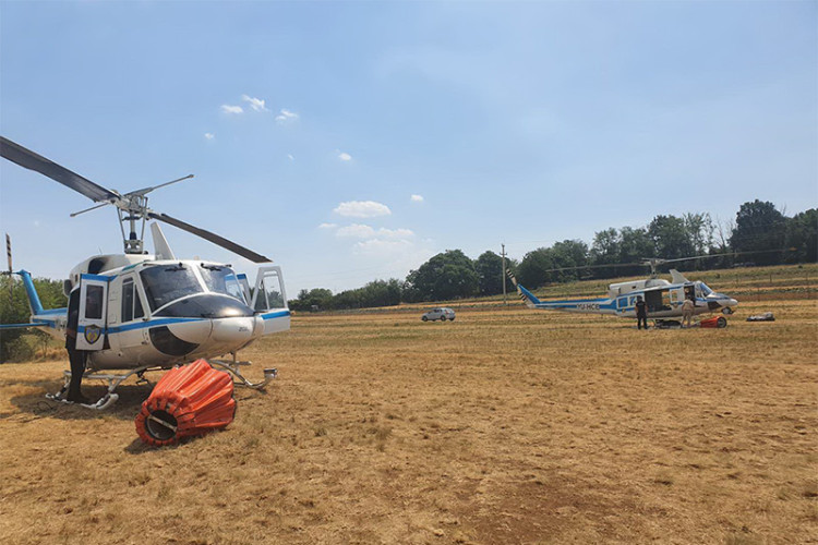Stigli helikopteri iz Srbije, vatra se približila kućama u selu Vučja