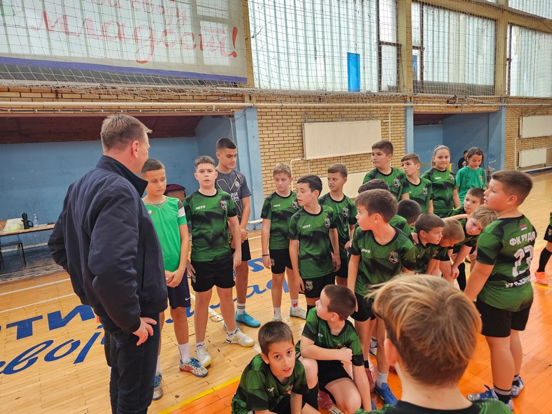 Podrška mladim ugljevičkim fudbalerima: Uručena sportska oprema Školi fudbala 