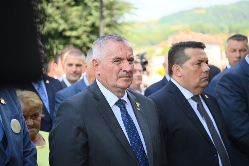 Patrijarh Porfirije služi liturgiju i pomen stradalim Srbima (FOTO)
