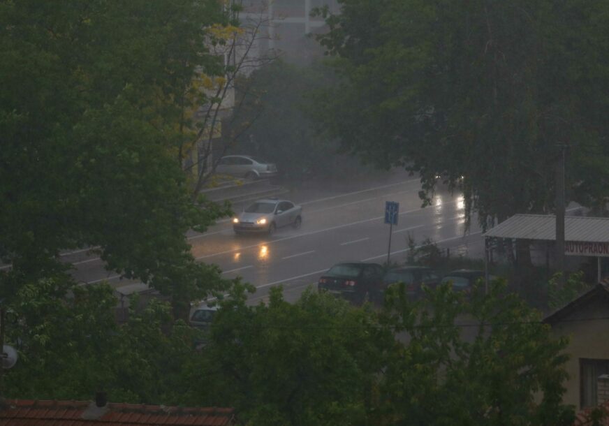 Snažno nevrijeme pogodilo Hrvatsku: Vjetar odnio krov mrtvačnice i oštetio bolnicu