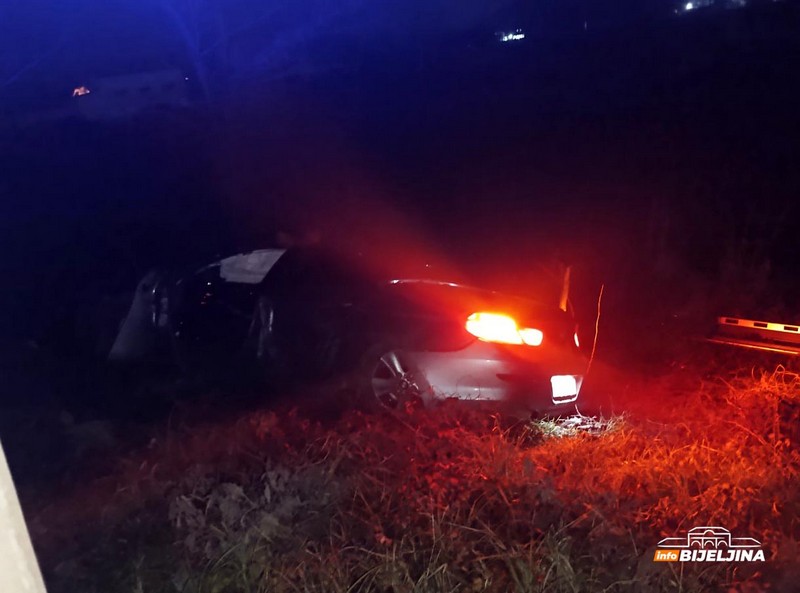 Teška nezgoda u Janji kod Bijeljine: Pijani vozač sletio sa puta (FOTO)