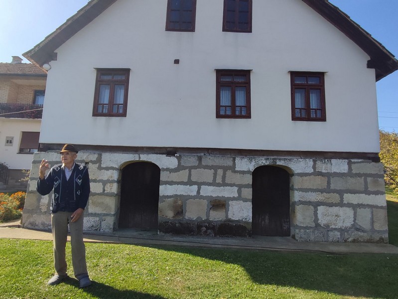 Petar (90) ne odustaje od zanata: Kuće gradio od Bijeljine do Beograda, još ga drži želja za radom