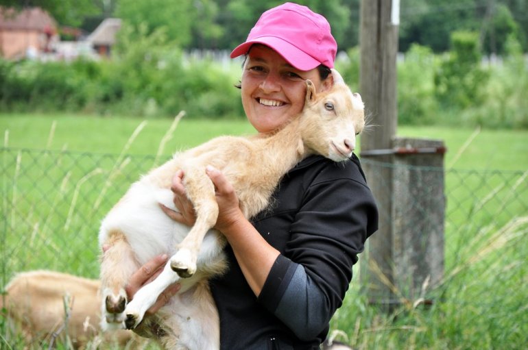 Bijeljina: Vedrana uzgaja koze, živi kao nomad i ima velike planove za budućnost