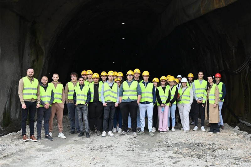 Budući građevinci obišli gradilište Koridora Pet c (FOTO)
