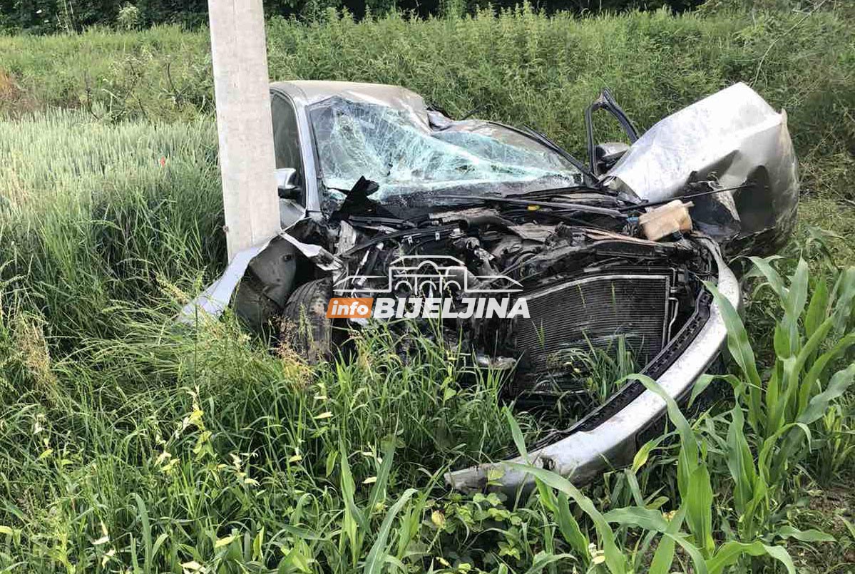 Nezgoda kod Bijeljine: Automobilom sletio sa puta, prevezen na Urgentni (FOTO)