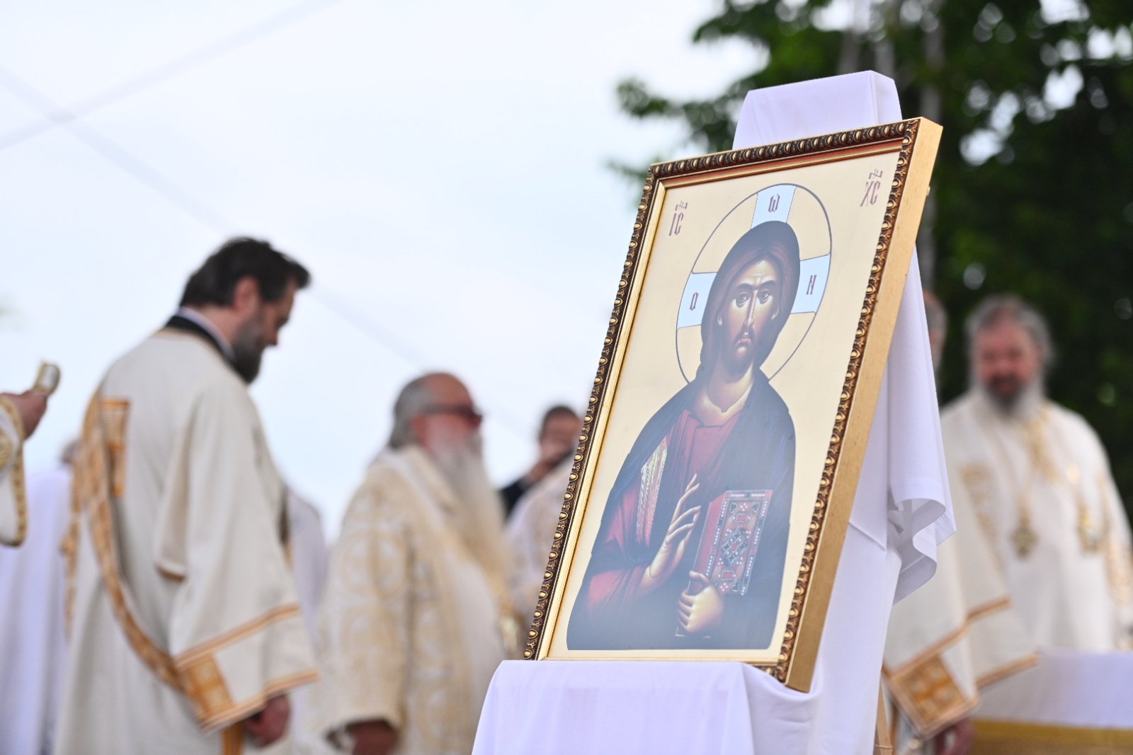 Dodik položio vijenac na centralni spomenik na Vojnom groblju (FOTO)
