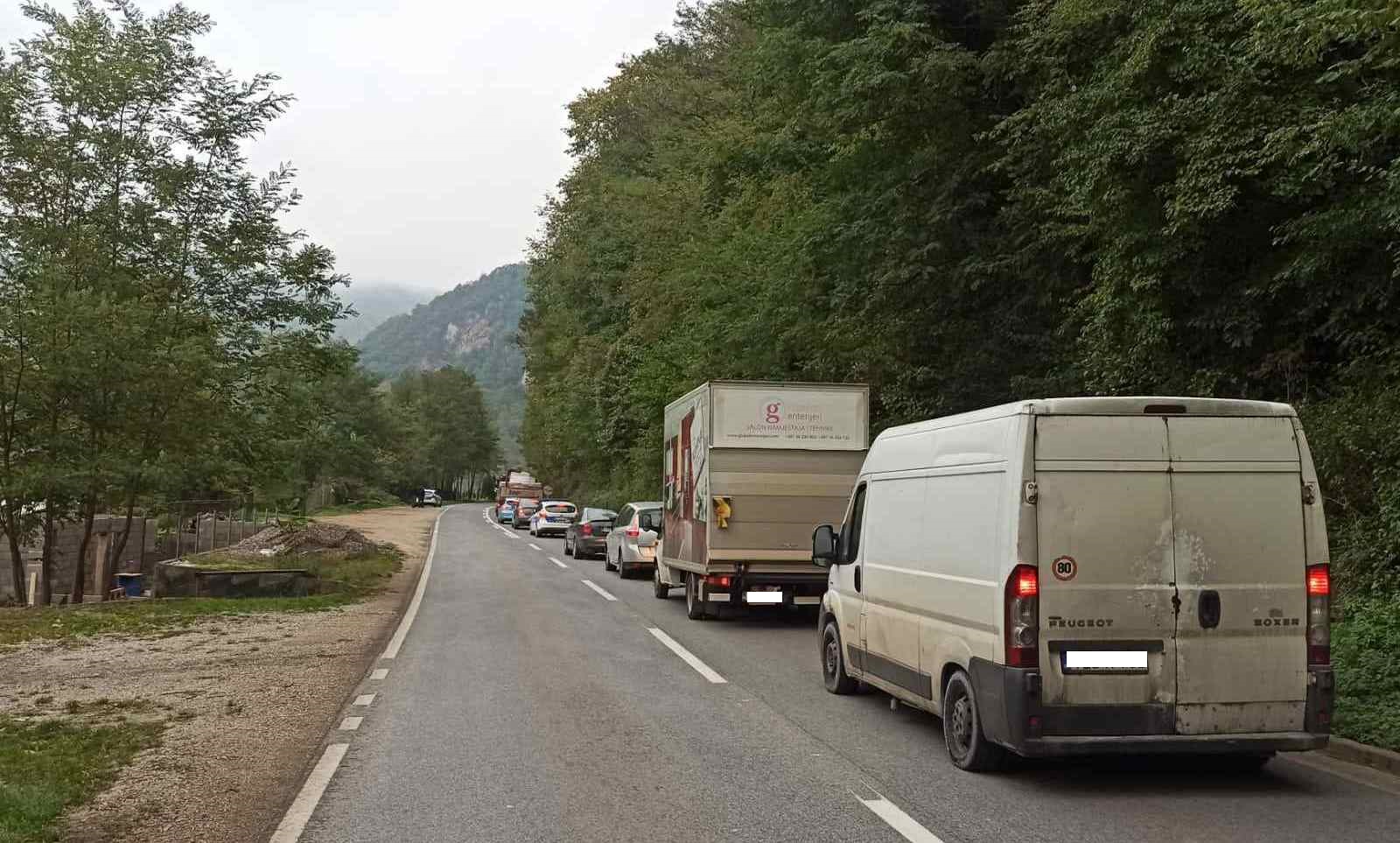 Zvornik: Dva lica povrijeđena u sudaru kamiona i automobila