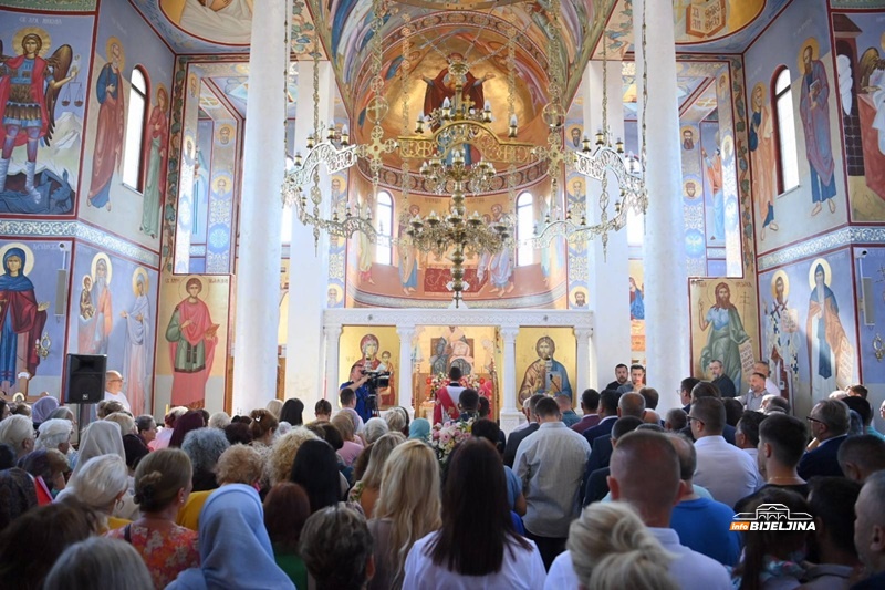 Velika svečanost u Bijeljini: Sveti Pantelejmon okupio vjernike, Mitropolit Fotije predvodio liturgiju (FOTO)