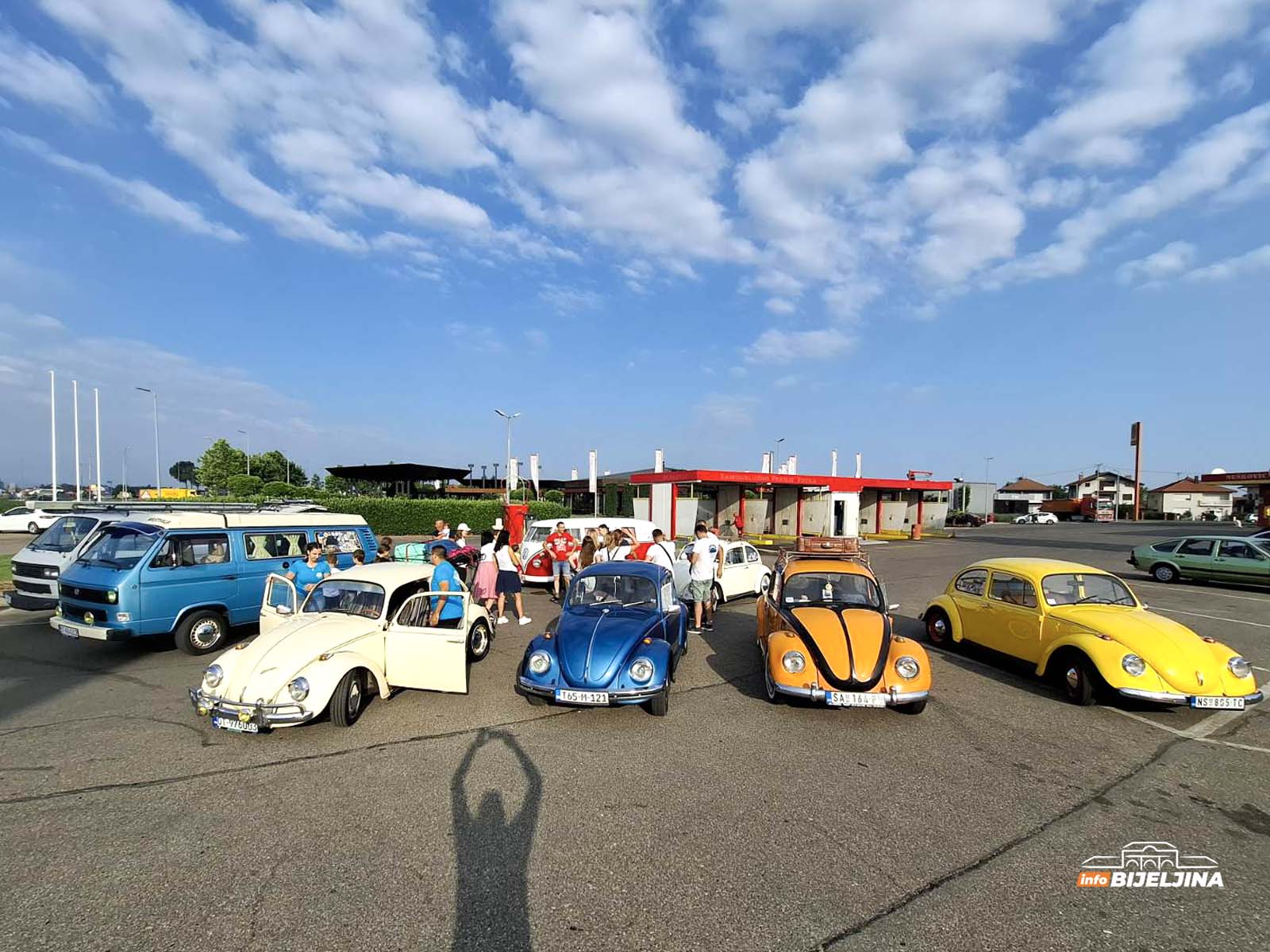 Bijeljinci sa djecom u bubama starijim od 55 godina putuju u Crnu Goru: Avantura bez klime duga 1.500 kilometara (FOTO)