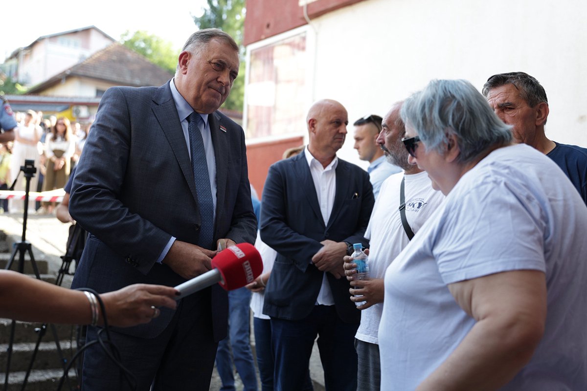 Dodik u Vlasenici: Obnovićemo ljudima stanove prije zime