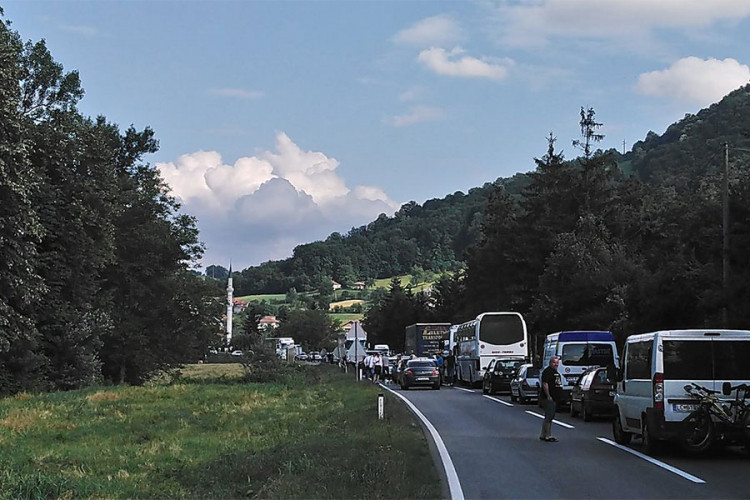 Blokiran magistralni put M-17