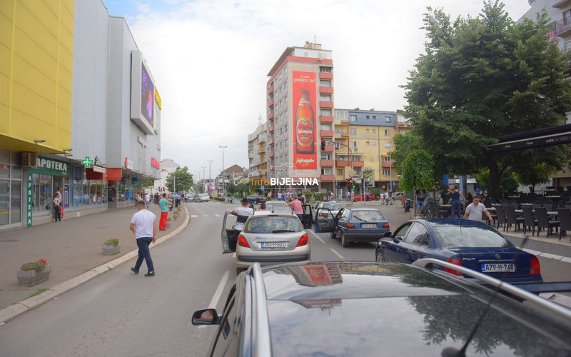Građanski bunt: Blokirali ulice zbog poskupljenja goriva /FOTO/