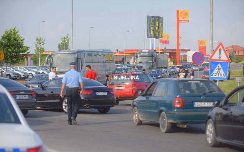 Bijeljina: Protesti zbog poskupljenja goriva i danas /FOTO/