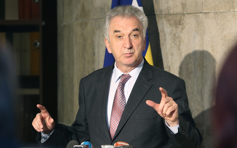 Šarović tvrdi da jedino entitetske vlade mogu uticati na smanjenje cijene goriva