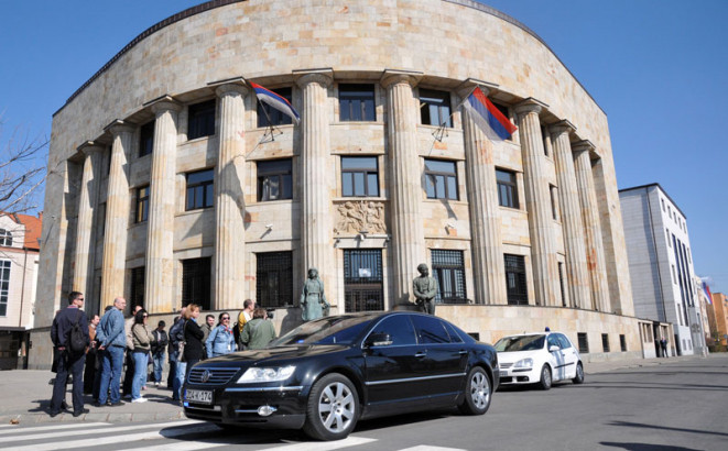 Srbi i Hrvati trče udvoje, Salkiću se izmiče fotelja