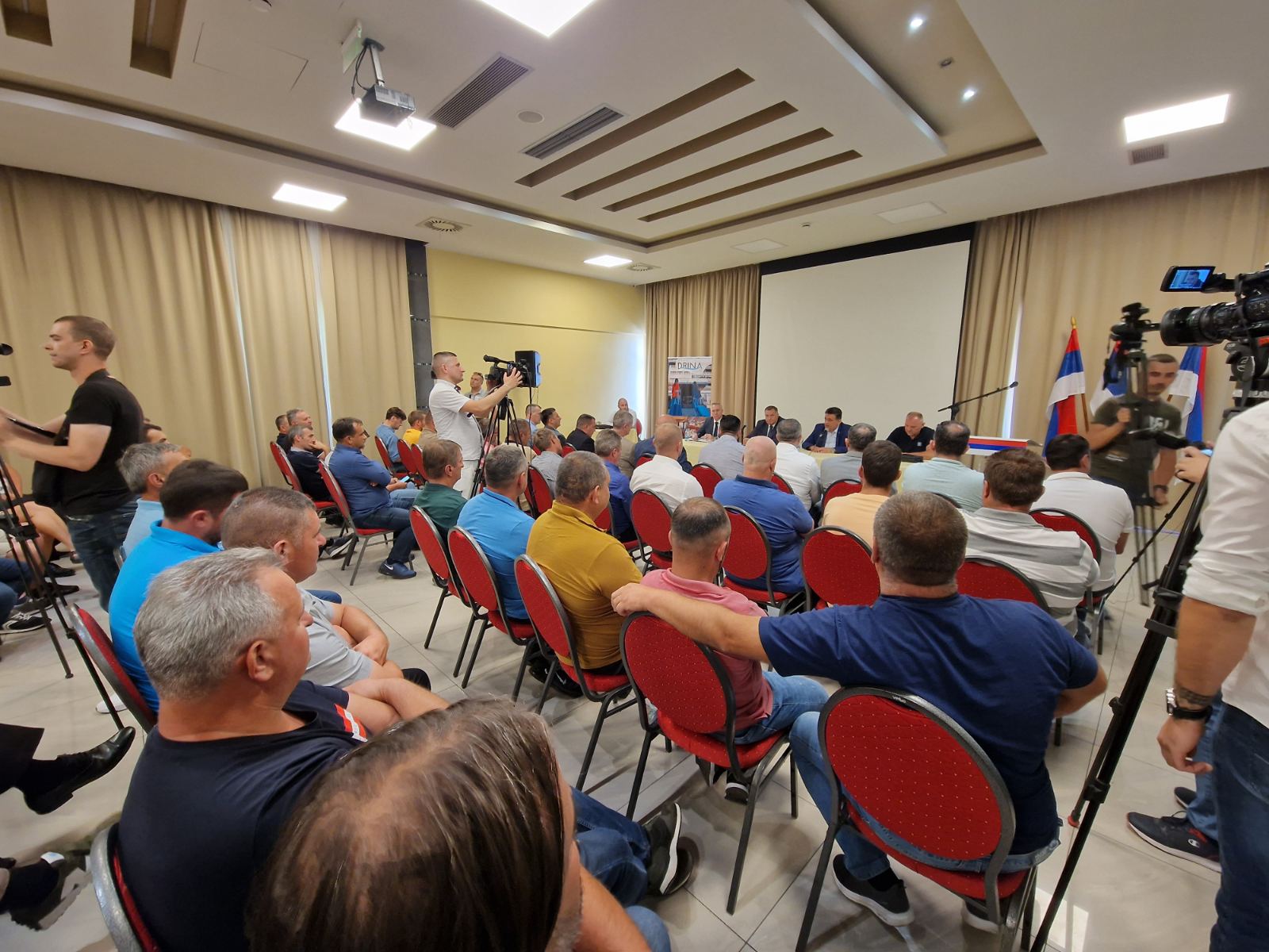 Dodik i Pašalić sa poljoprivrednim proizvođačima iz Semberije (FOTO)