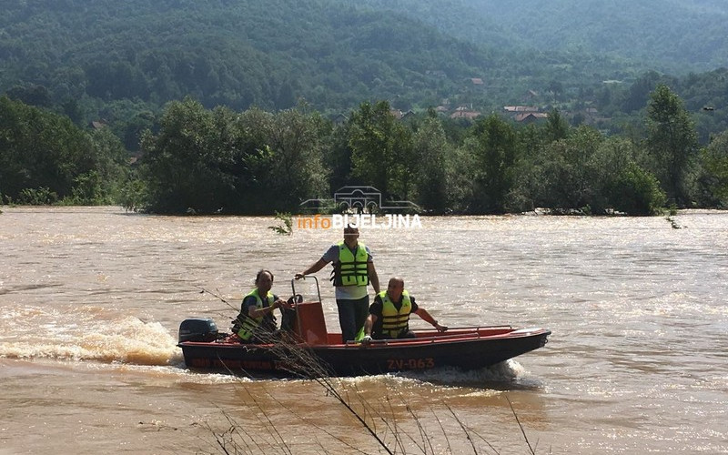 Prevrnuo se čamac sa migrantima