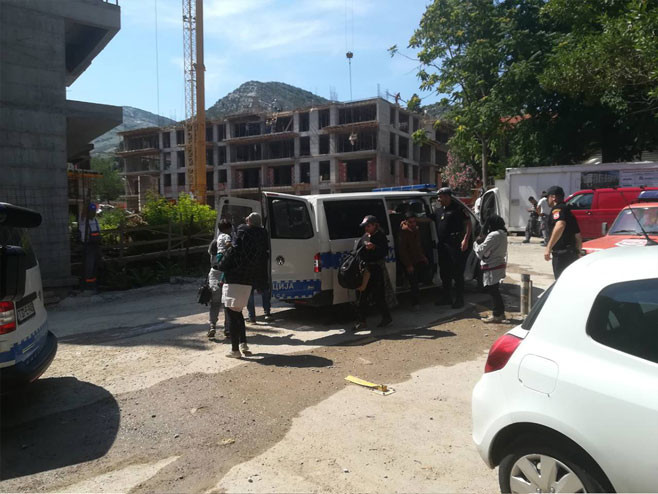 Na području Gacka pronađeno 19 migranata, među njima tri bebe