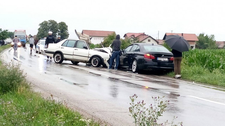 Povrijeđena četiri lica, od kojih dva teže u sudaru kod Gradiške