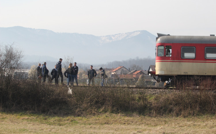Dva puta pokušala samoubistvo: Policajci i mašinovođa spriječili ženu da se ubije