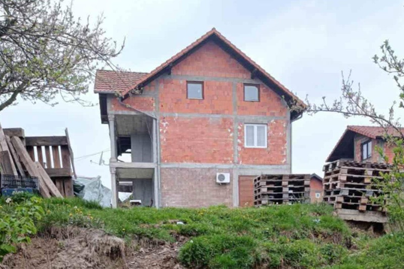 Tlo se miče, kuće pucaju, a niko ne reaguje: Branjevo čeka katastrofu