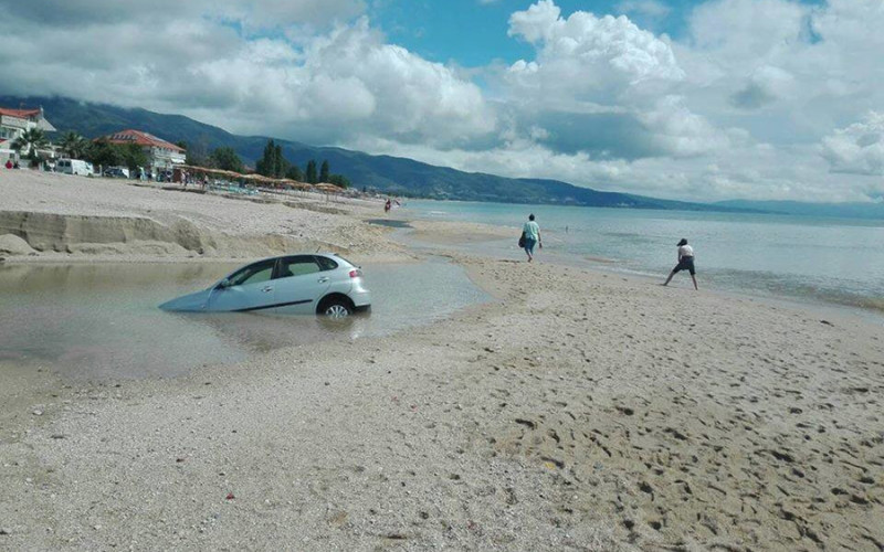 U Grčkoj konačno sunce, a nevrijeme ostavilo blato, krš ilom