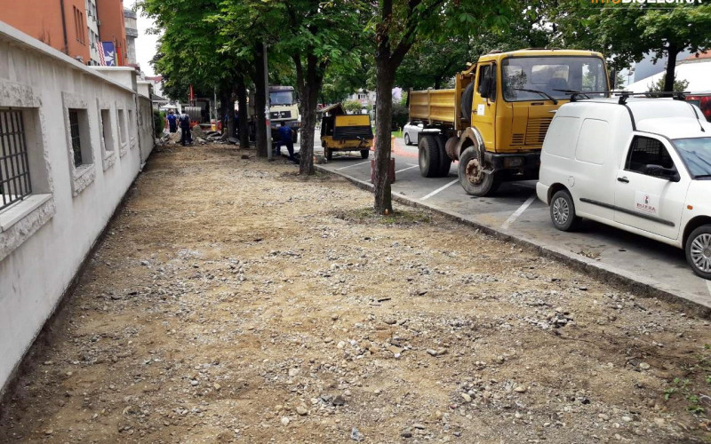 Počeli radovi na rekonstrukciji trotoara pored zgrade Suda u Bijeljini