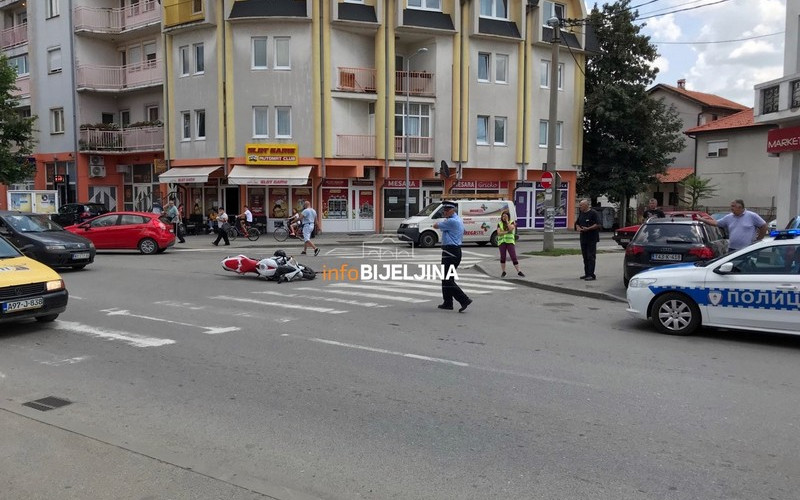 Udaren motociklista na Ledincima