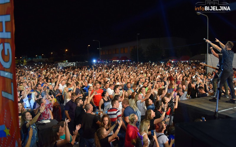 Lexington bend priredio spektakl na BeerFest-u /FOTO/
