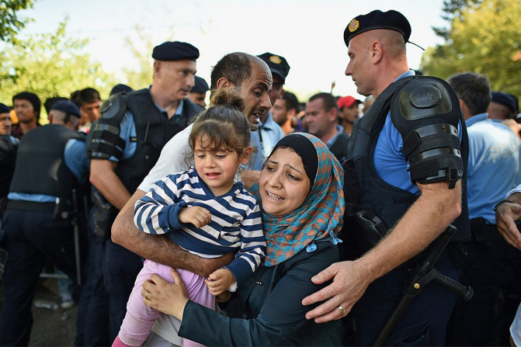 Hrvatski graničari tuku migrante