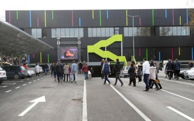 Tržni centar u Tuzli nastavio sa radom, nema traga eksplozivu