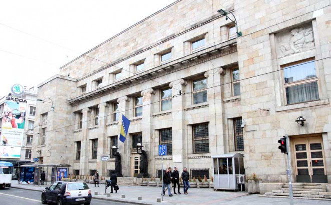 Stranci nas kreditiraju našim parama