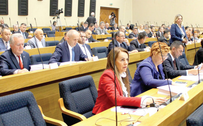 Rokade u foteljama nakon izbora