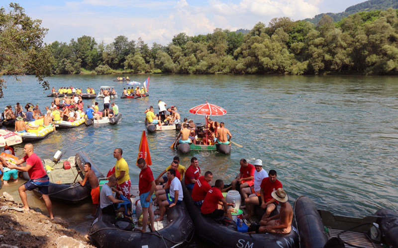 Bratunac: Regata na Drini okupila više od 1.000 učesnika