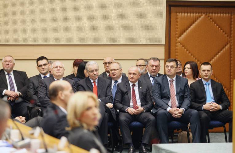 Povećana plata i ministrima Srpske
