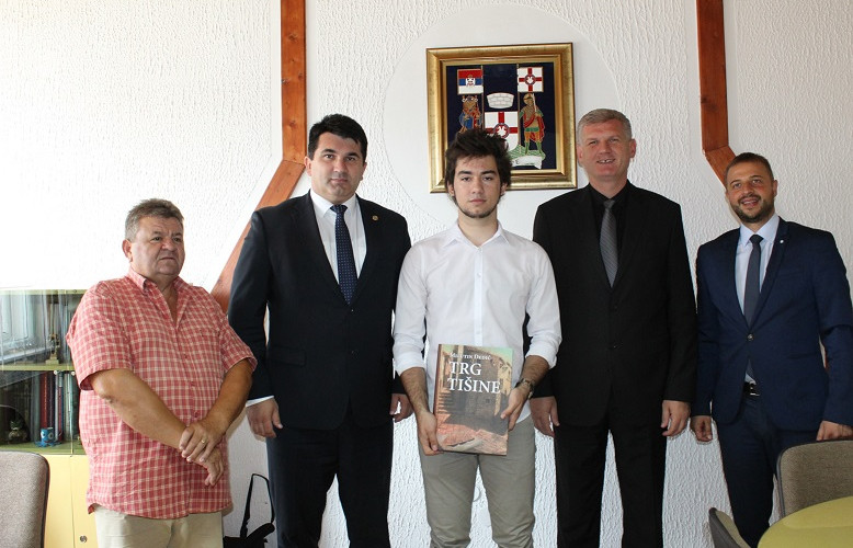 Opština Lopare podržala mladog informatičara koji putuje u Tokio