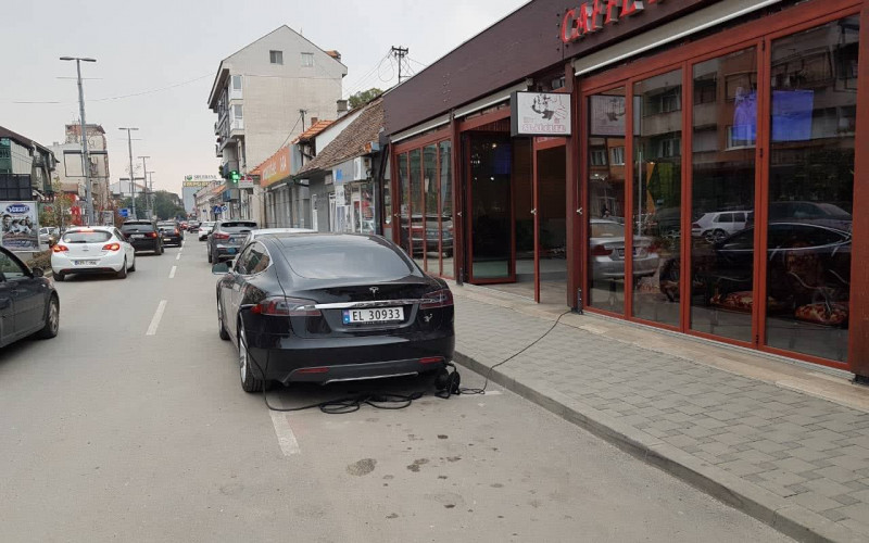 Bijeljina: “Tesla” uključen u utičnicu