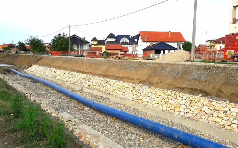 Počelo popločavanje kanala Dašnica /FOTO/
