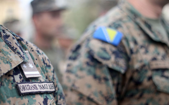 Troše milione, a nose dotrajale uniforme