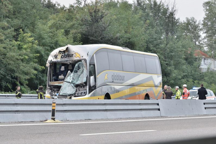 Lakše povrijeđeni učenici zbrinuti u dvije bolnice